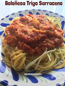 Pasta con boloñesa de trigo sarraceno