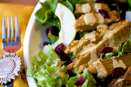 Seitan frito con ensalada 