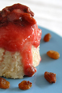 Arroz con leche de soja y salsa de ruibarbo