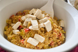 Guiso de quinoa con poro y pimiento