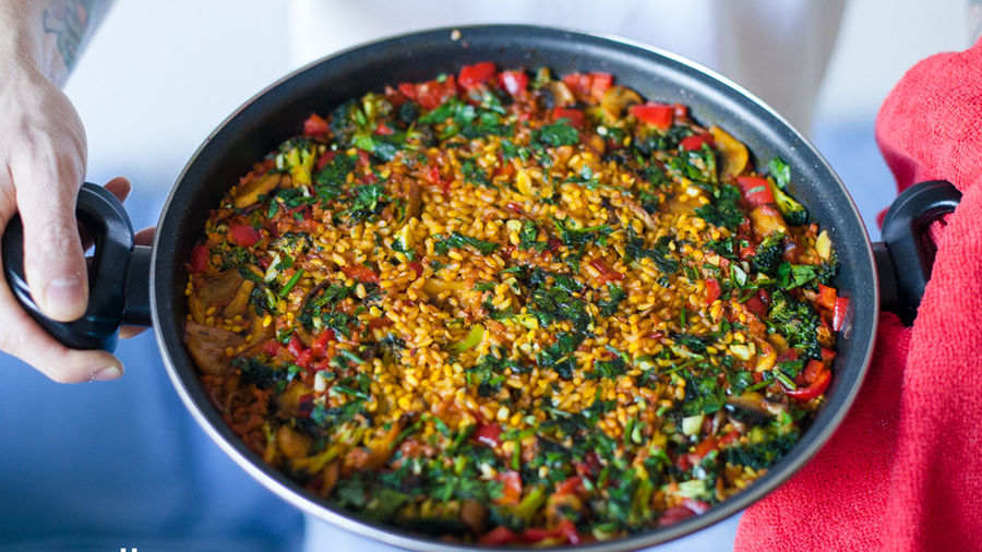 Arroz con brócoli, champiñones, pimientos y soja texturizada