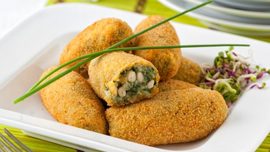 Croquetas de espinacas con piñones