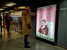 Llevamos un mensaje de paz y amor para todos los animales en el Metro de Barcelona