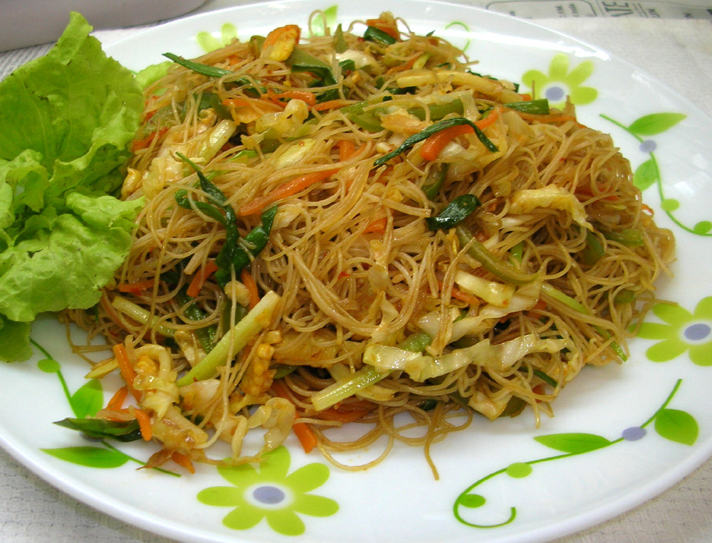 Wok de verduras salteadas con fideos de arroz 