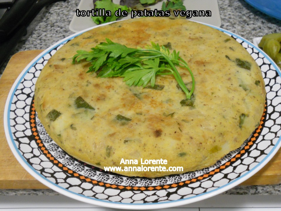 Tortilla de patatas vegana con harina de garbanzo 