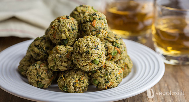 Albóndigas de copos de avena y verduras cocinadas al horno 