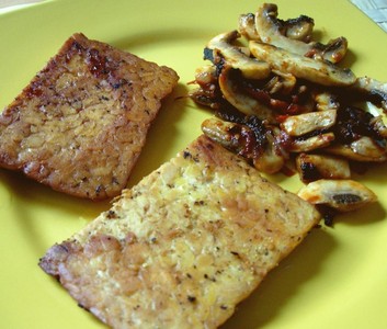 Filetes de tempeh con champiñones