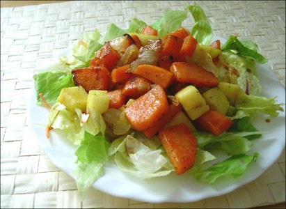 Ensalada de batatas, manzana y pera