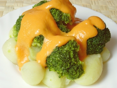 Brócoli con salsa de pimiento rojo
