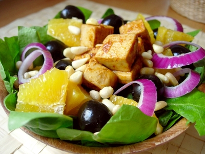 Ensalada de tofu macerado