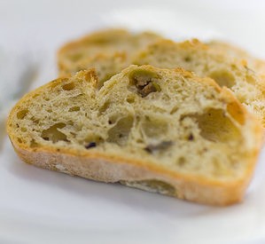Pan de aceitunas