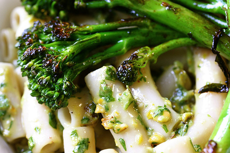 Pasta al pesto con brocolini