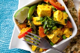 Tofu al curry con leche de coco