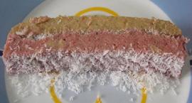 Tarta fácil y rápida de coco, fresas y plátano