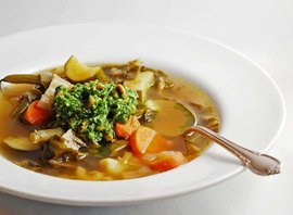 Sopa provenzal con pesto