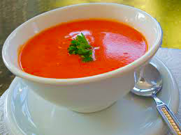 Sopa de tomates con jalea picante de tomates