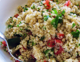 Quinoa con cebolla, tomates secos y berenjena