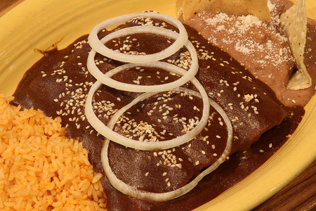 Enchiladas de mole vegetarianas