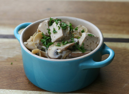 Tofu stroganoff con champiñones