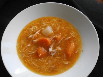 Sopa de fideos tomatina