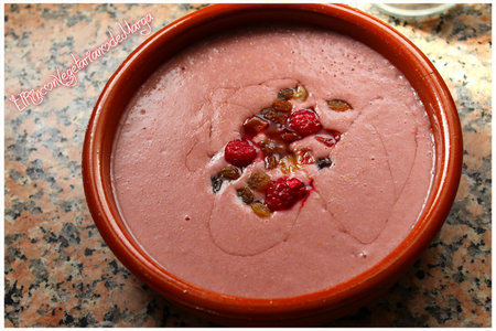 Porridge de frambuesa y frutas secas