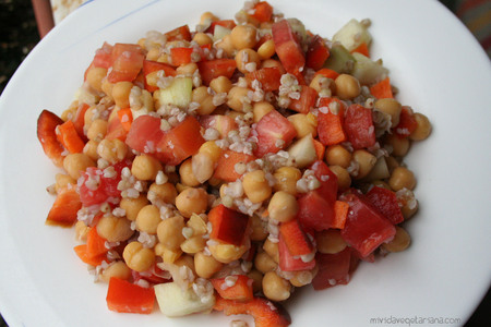 Ensalada de garbanzos y trigo serraceno