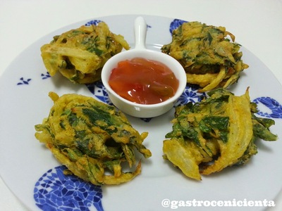 Pakoras de espinacas y cebolla