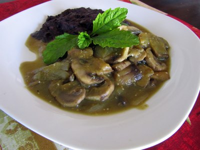 Hongos en salsa pasilla