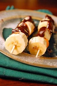 Pincho de frutas y chocolate