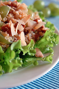 Ensalada de quinoa, uvas y tofu