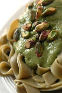 Pasta con pesto de pistachos 