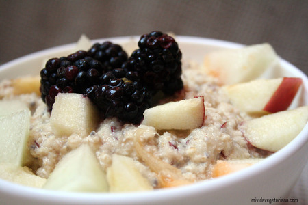 Crema de avena con manzana y melón