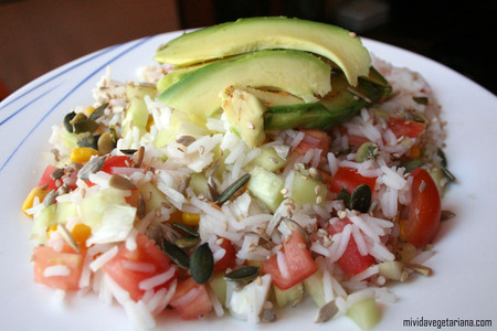 Ensalada de arroz con aguacate