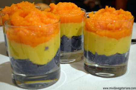 Vasos tricolor de patata violeta, calabaza y coliflor al curry