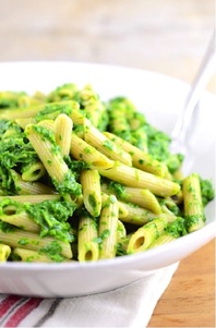 Pasta con pesto de rúcula 