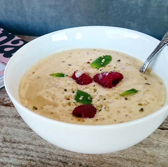 Smoothie bowl de melocotón y almendra