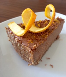 Tarta de chocolate y naranja crudivegana