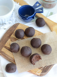 Bolas de chocolate con mantequilla de cacahuete 
