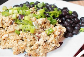 Revuelto de tofu con frijoles negros