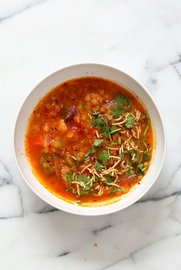 Sopa de lenteja roja