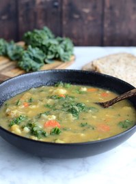 Sopa de kale y coliflor