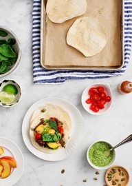 Tostadas de chile verde al melocotón