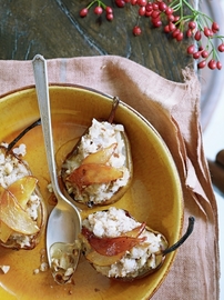 Pera asada con relleno de nueces y jengibre