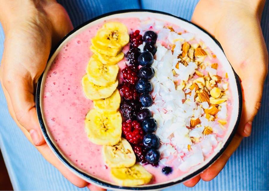 Smoothie bowl de banana y frutilla