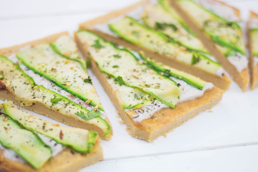 Fainá casera con zucchinis grillados