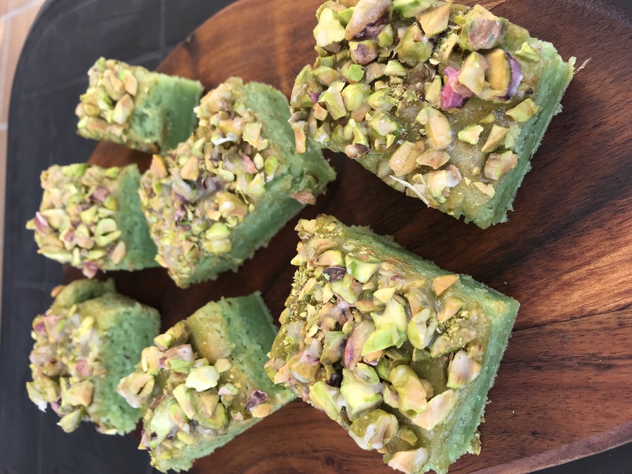 Pastelitos de pistachos y aguacate 