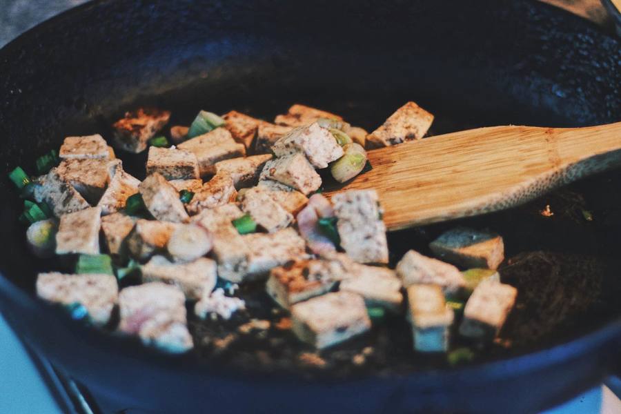 Tofu revuelto: una receta deliciosa para salir del paso