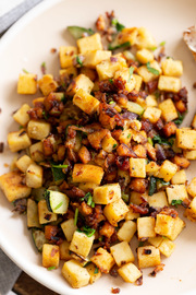 Tofu revuelto con trozos ahumados