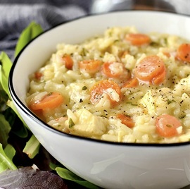 Arroz con salsa blanca vegana