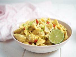 Macarrones con queso y curry verde